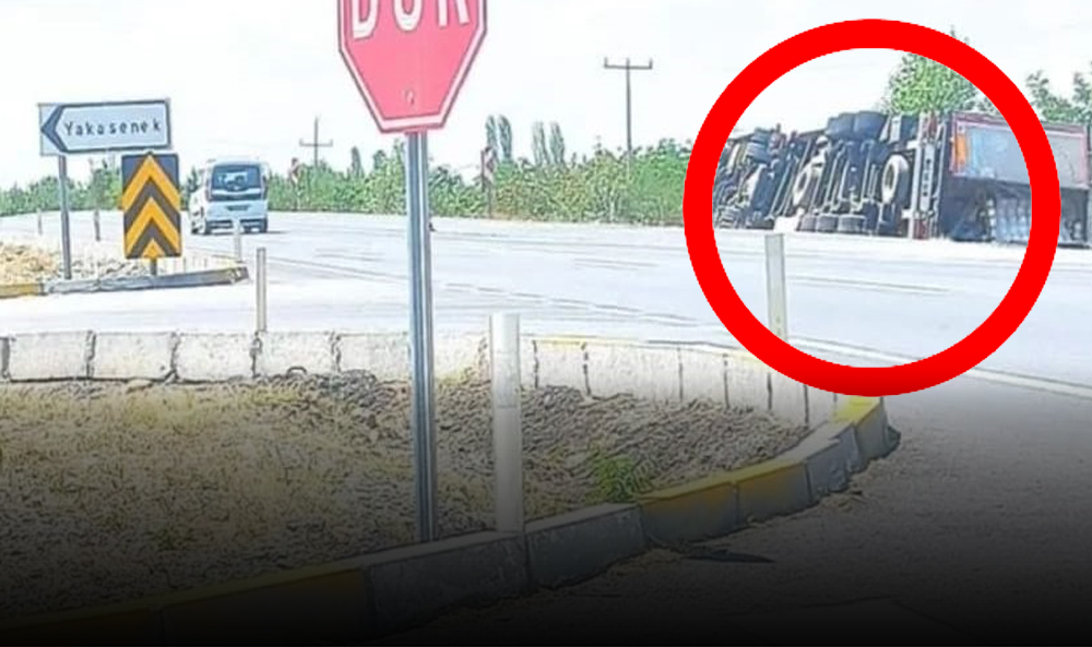 Yakasinek'te TIR Şarampole Devrildi