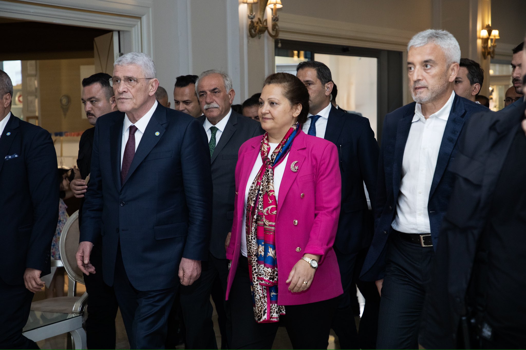 İYİ Parti Lideri Dervişoğlu, İstişare Kampı İçin Afyonkarahisar’da!  Başkan Köksal, Dervişoğlu’nu Çiçekle Karşıladı
