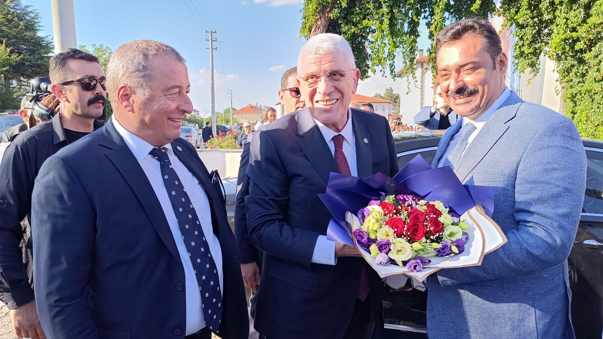 İYİ Partili Olgun Lideri Dervişoğlu'yu Yalnız Bırakmıyor