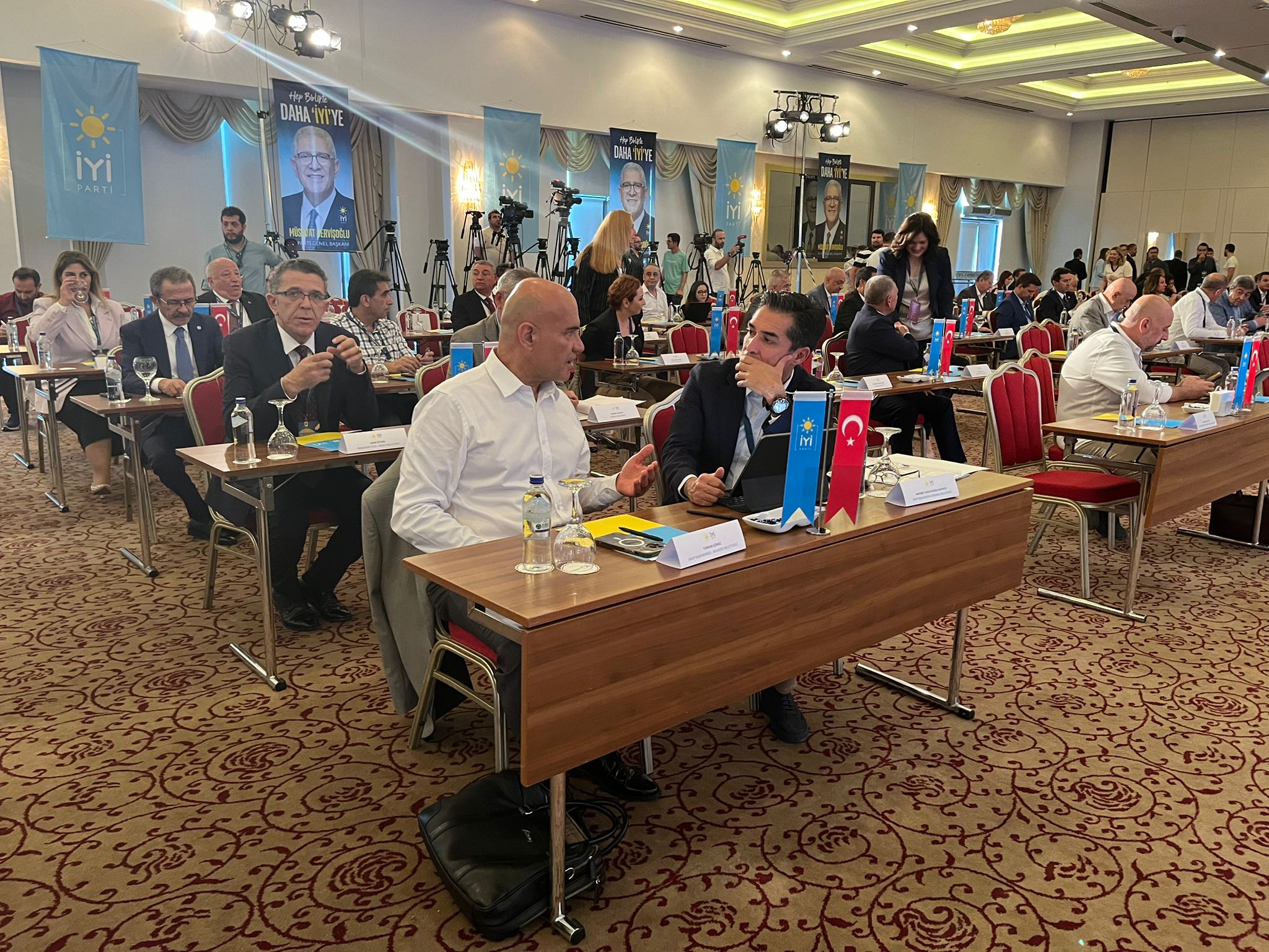 İYİ Partili Kurmaylar Toplantıda Yerini Almaya Başladı