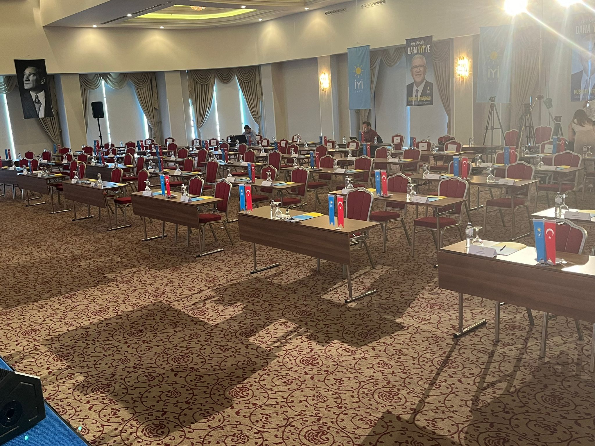 İYİ Partili Kurmaylar Toplantıda Yerini Almaya Başladı