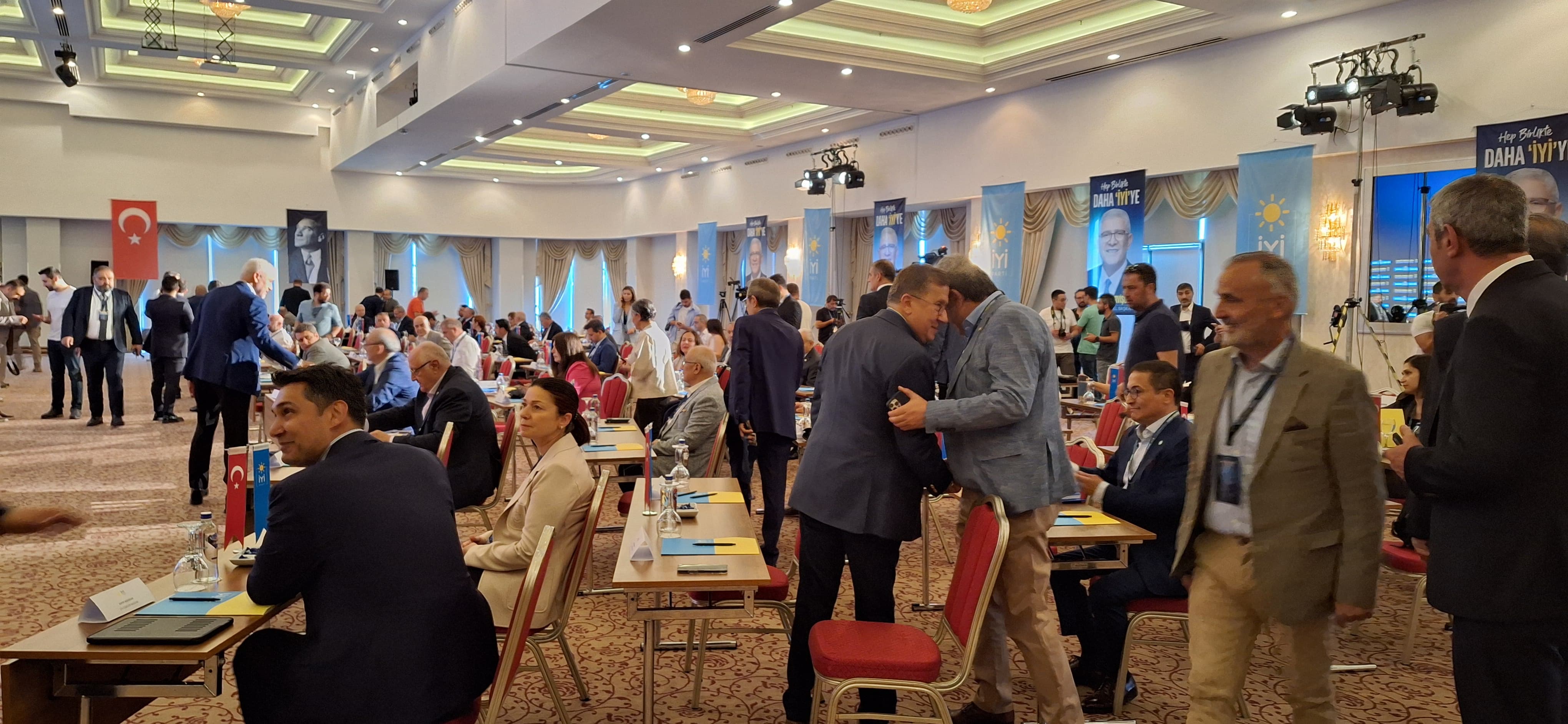 İYİ Partili Kurmaylar Toplantıda Yerini Almaya Başladı