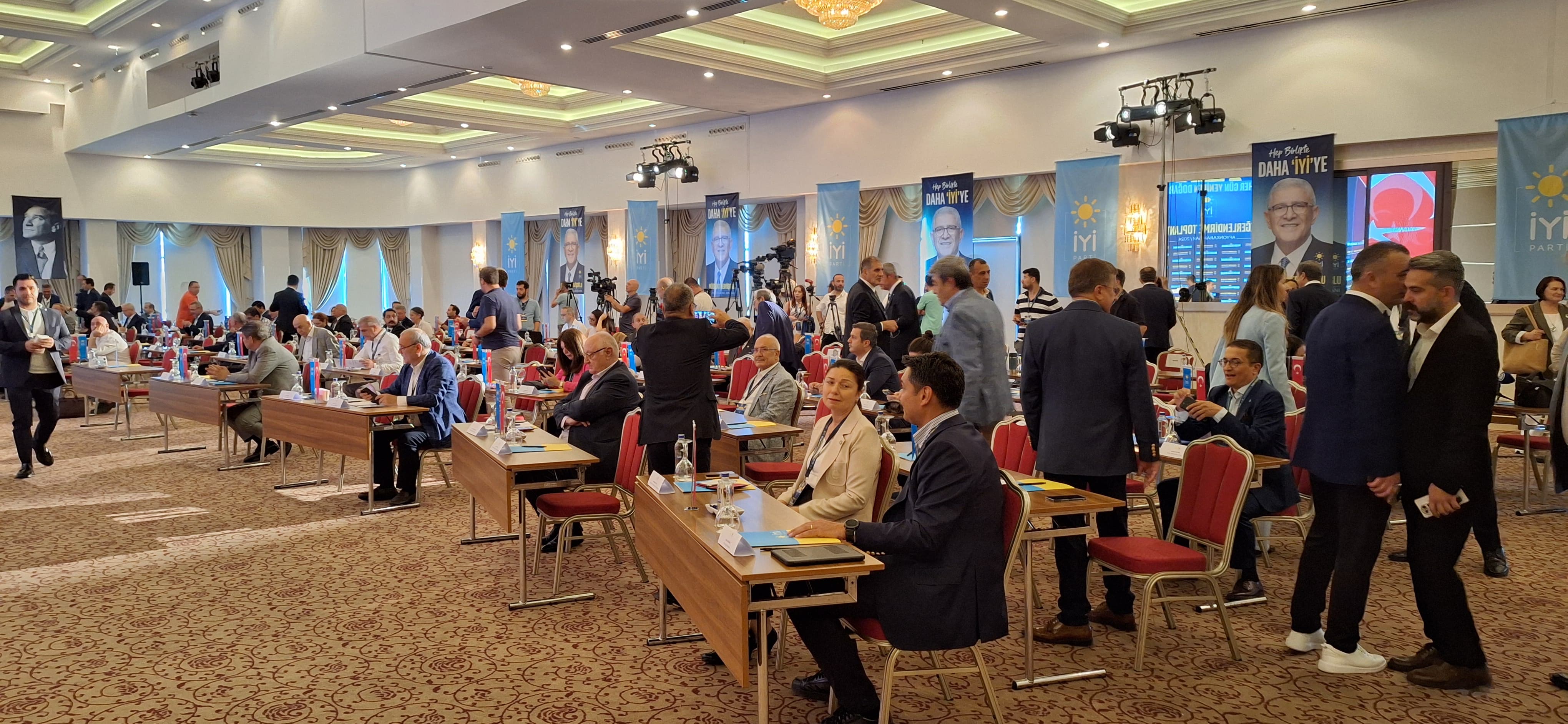 İYİ Partili Kurmaylar Toplantıda Yerini Almaya Başladı