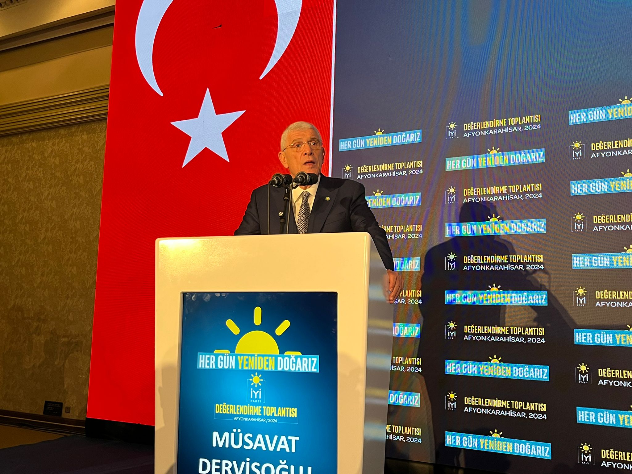 İYİ Parti Lideri Müsavat Dervişoğlu Afyonkarahisar'da Yoğun İlgiyle Karşılandı