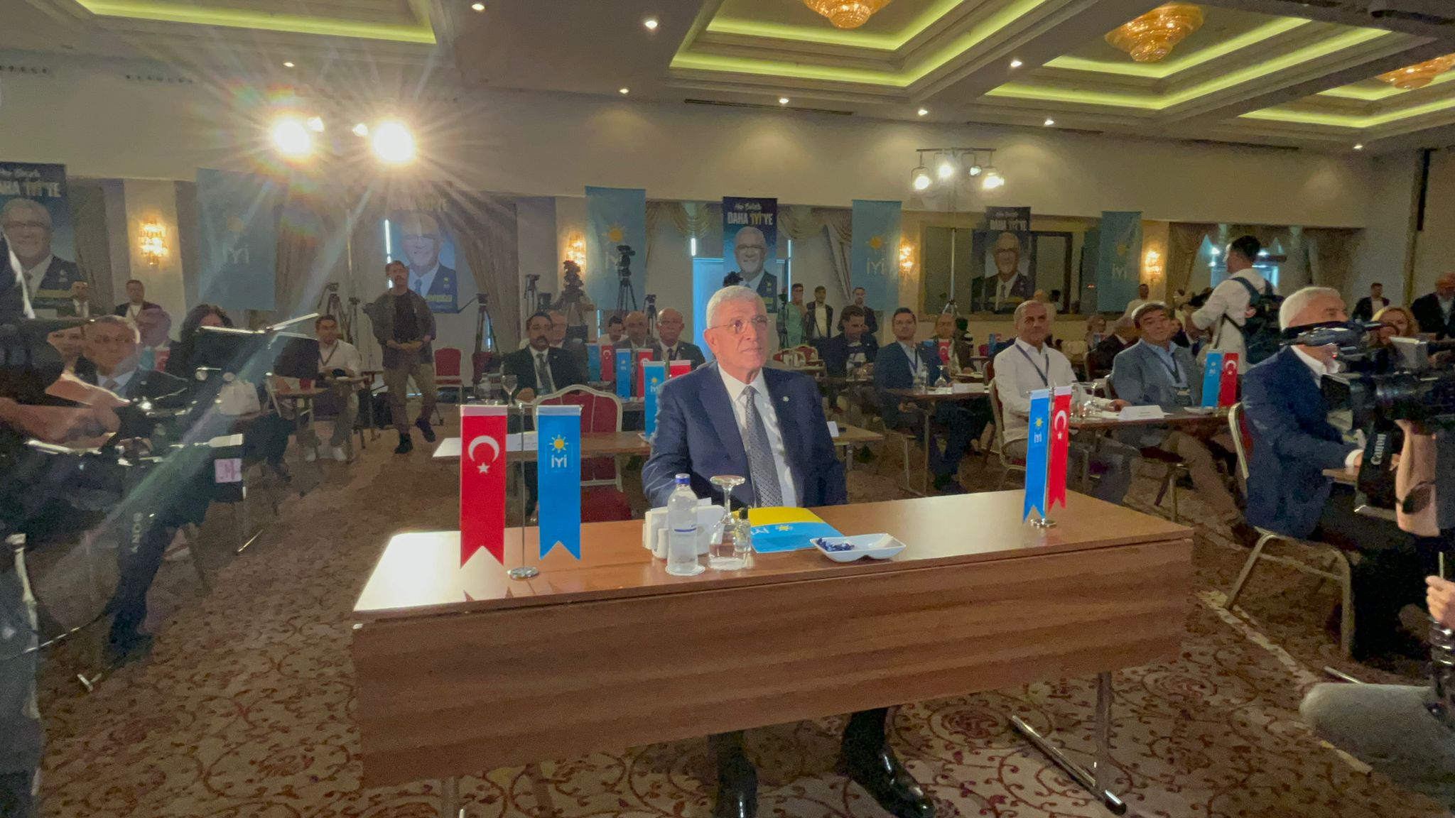 İYİ Parti Lideri Müsavat Dervişoğlu Afyonkarahisar'da Yoğun İlgiyle Karşılandı