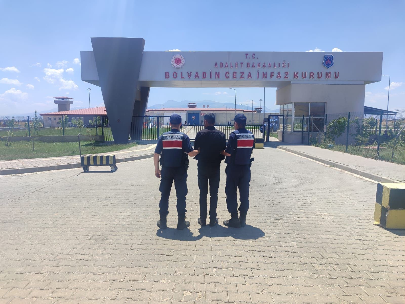 Afyonkarahisar’da Hırsızlık Suçundan Hapis Cezasıyla Aranan Şahıs Yakalandı!