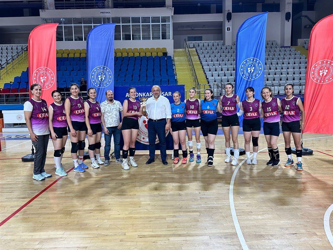 "AFYON'DA SPORUN GELİŞMESİ İÇİN ELİMİZDEN GELENİ YAPIYORUZ"