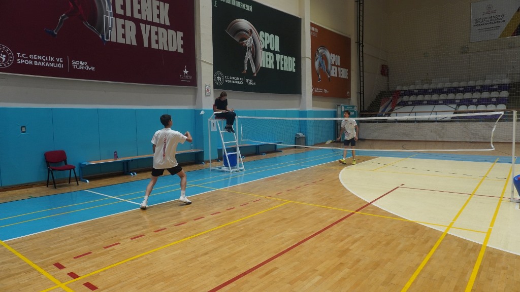 15 TEMMUZ ŞEHİTLERİNİ ANMA BADMİNTON TURNUVASI SONA ERDİ