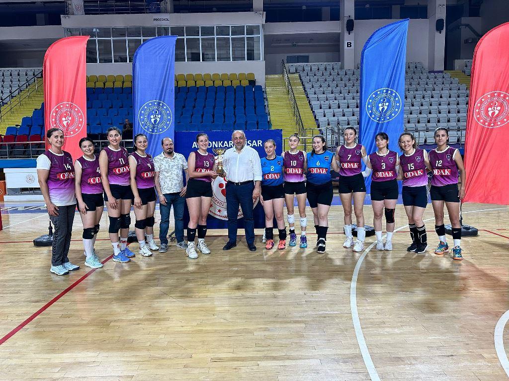 BÜYÜKLER KULÜP VOLEYBOL MÜSABAKALARI TAMAMLANDI