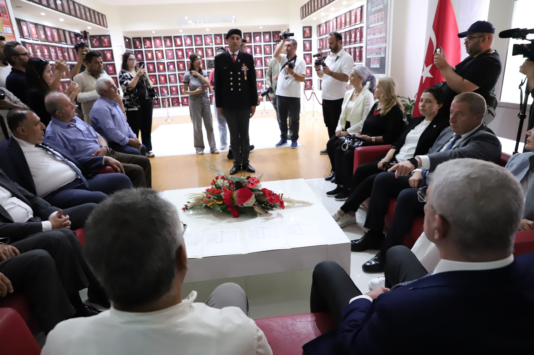 İYİ PARTİ LİDERİ DERVİŞOĞLU ŞEHİTLER DERNEĞİ'Nİ ZİYARET ETTİ