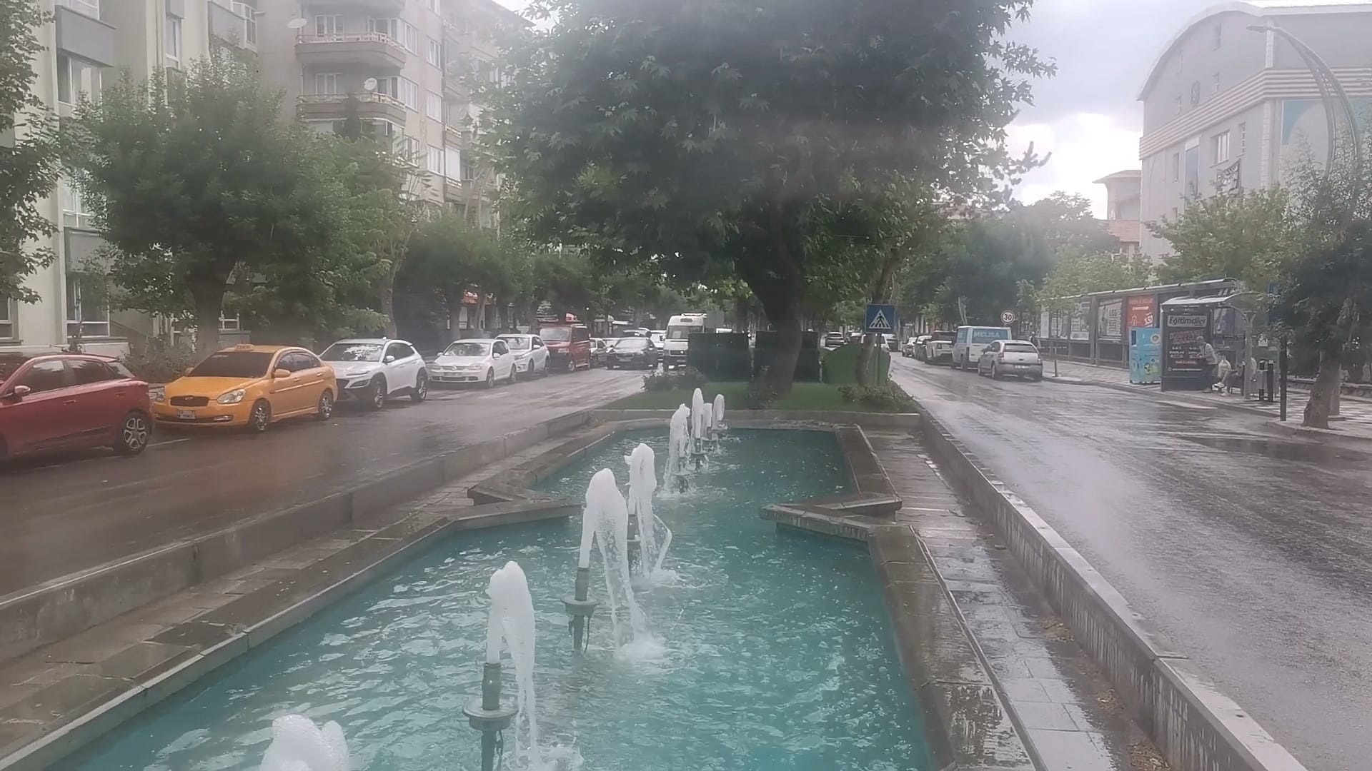Afyon’da  Yağmur Başladı İl Genelinde Etkisini Sürdürmesi Bekleniyor
