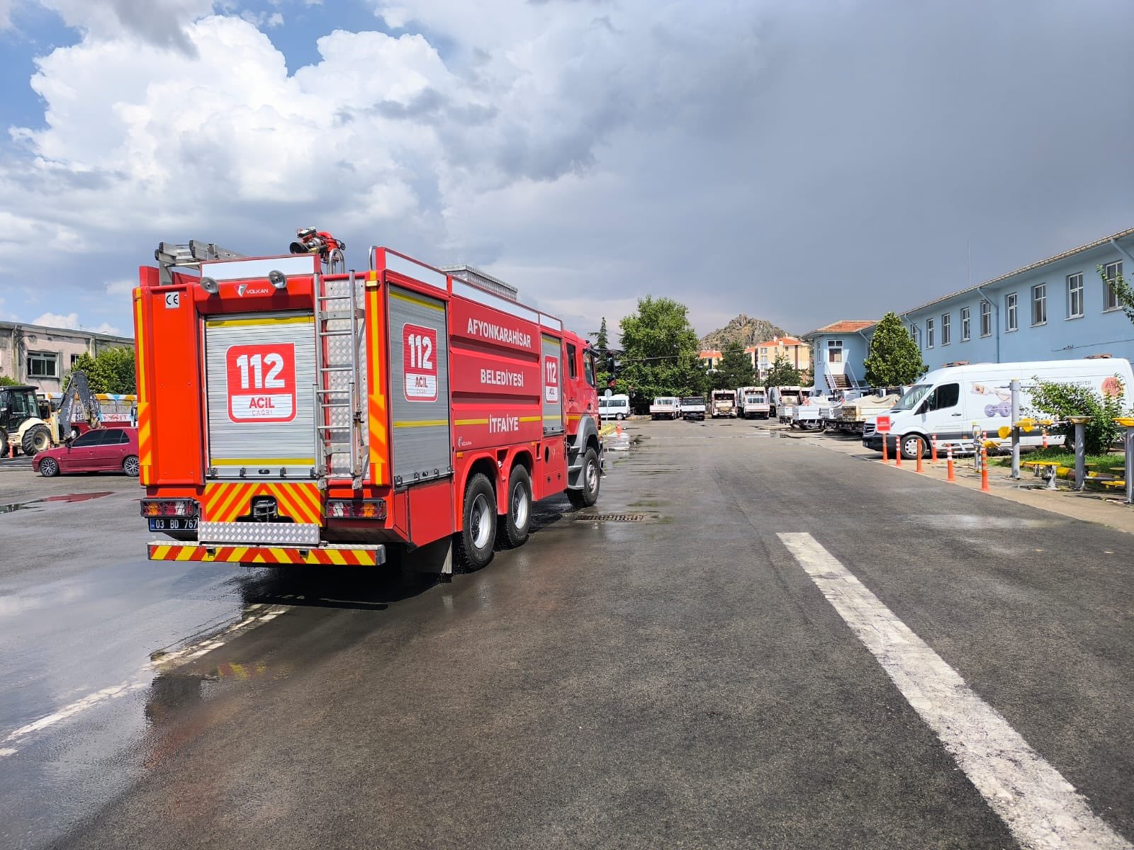 Söke'deki Yangın İçin Afyonkarahisar'dan Ekipler Yola Çıktı:  "Doğa ve çevre için seferberiz, itfaiye ekiplerimiz bölgeye hareket etti"