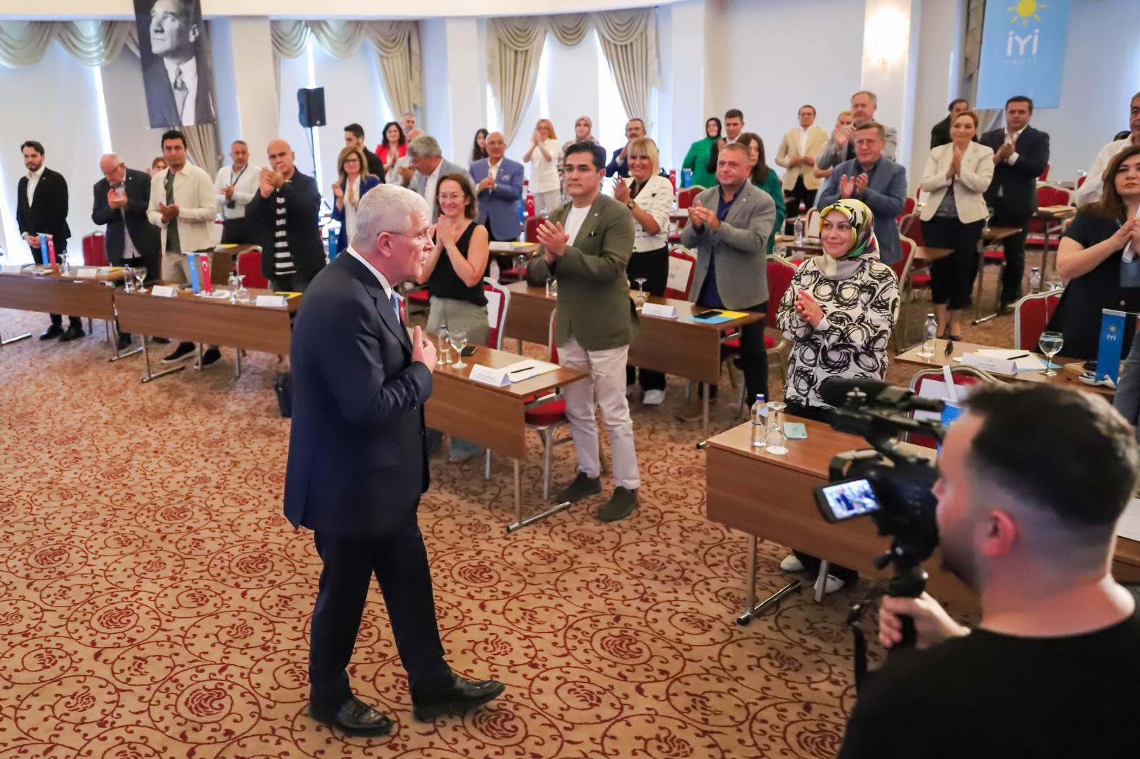 İYİ Parti Lideri Dervişoğlu Kurmaylarına Teşekkür Etti