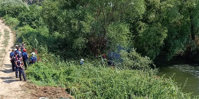 Otomobil Nehre Düştü:  Kazada 2 kişi hayatını kaybetti