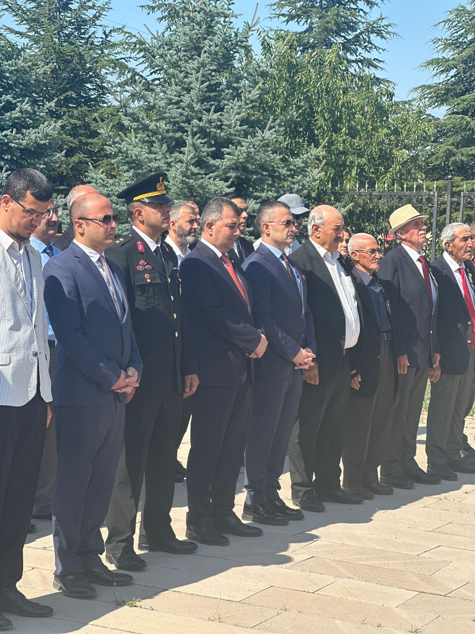 BAŞKAN  KOYUNCU VE PROTOKOL 15 TEMMUZ KAPSAMINDA ŞEHİTLİĞİ ZİYARET ETTİ