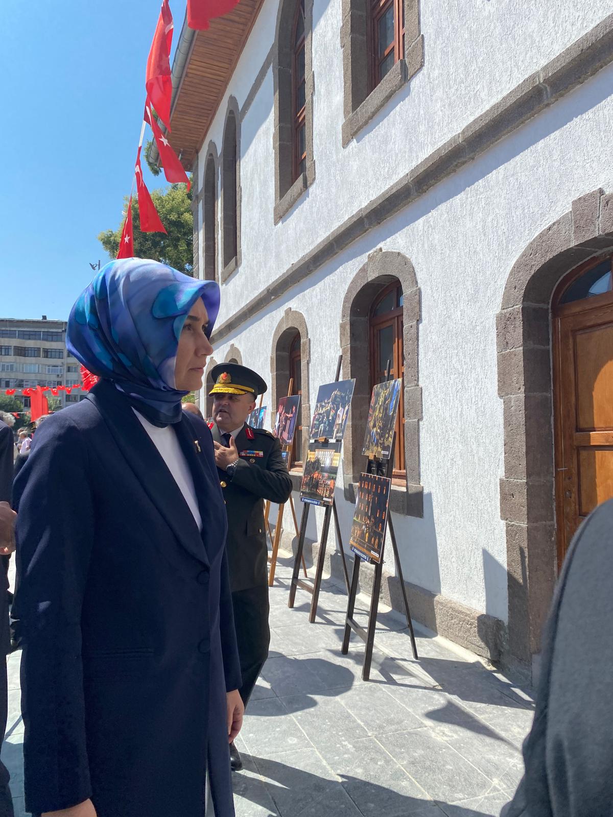 15 Temmuz Fotoğraf Sergisi Yoğun Katılımla Açıldı