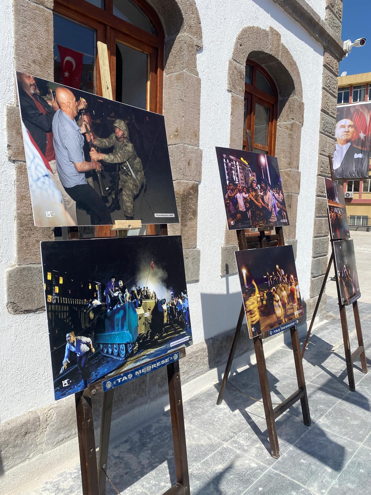 15 Temmuz Fotoğraf Sergisi Yoğun Katılımla Açıldı