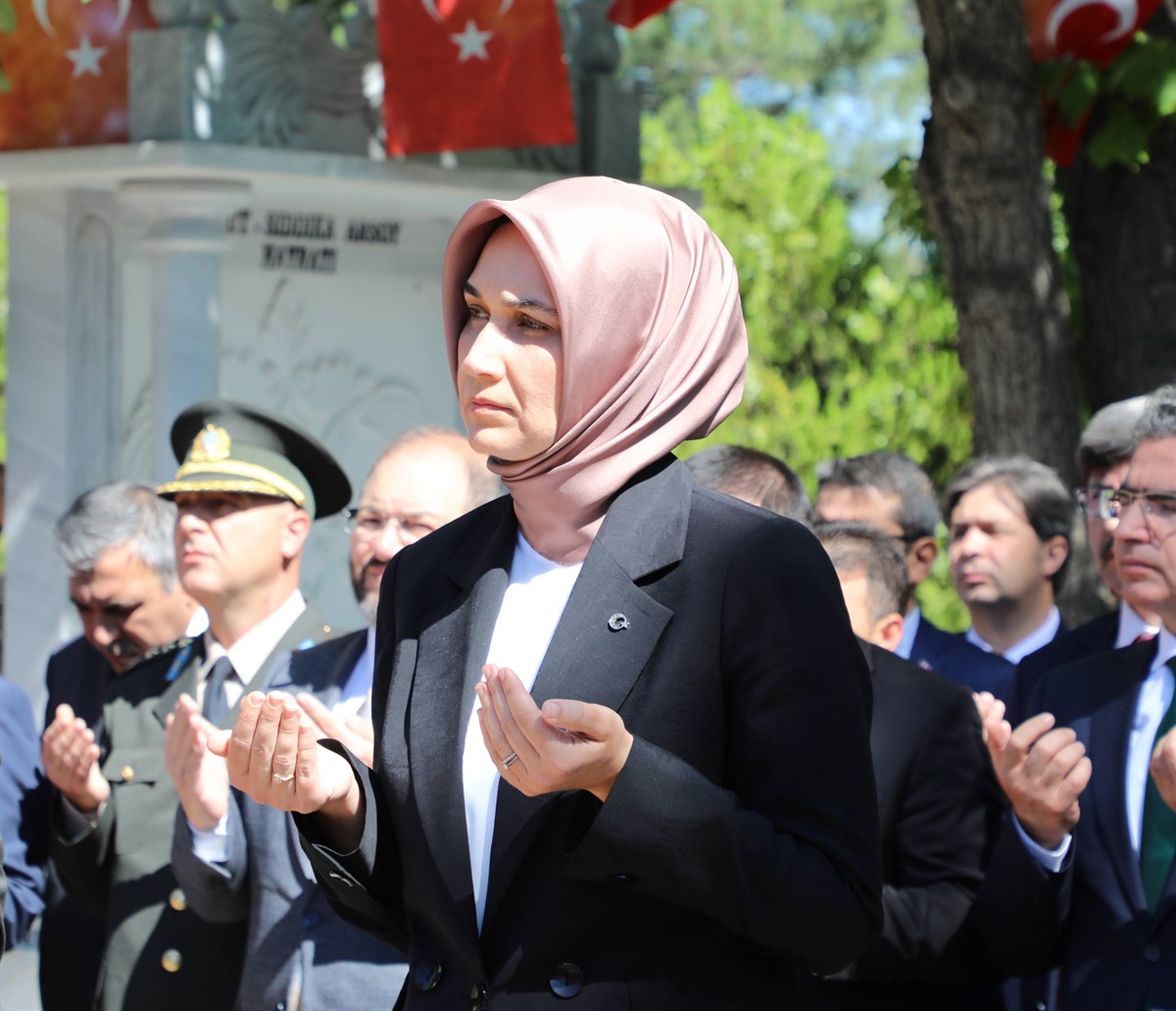 15 Temmuz Demokrasi ve Milli Birlik Günü'nde Aziz Şehitlerimiz Rahmetle Yad Edildi