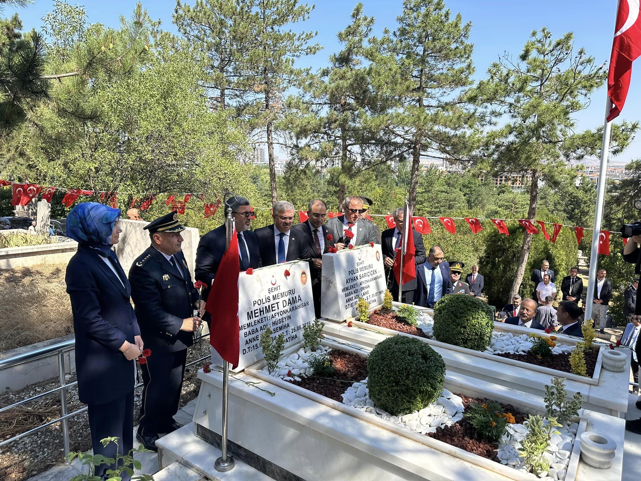 15 Temmuz Demokrasi ve Milli Birlik Günü'nde Aziz Şehitlerimiz Rahmetle Yad Edildi