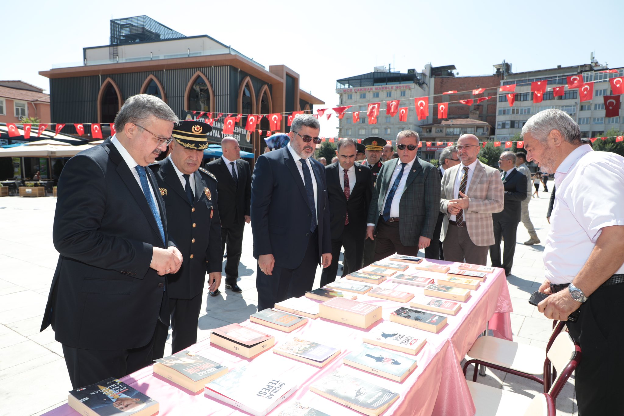 Başkan Şahin Sergiye Katıldı 15 Temmuz’un İzleri Gelecek Nesillere Aktarılıyor