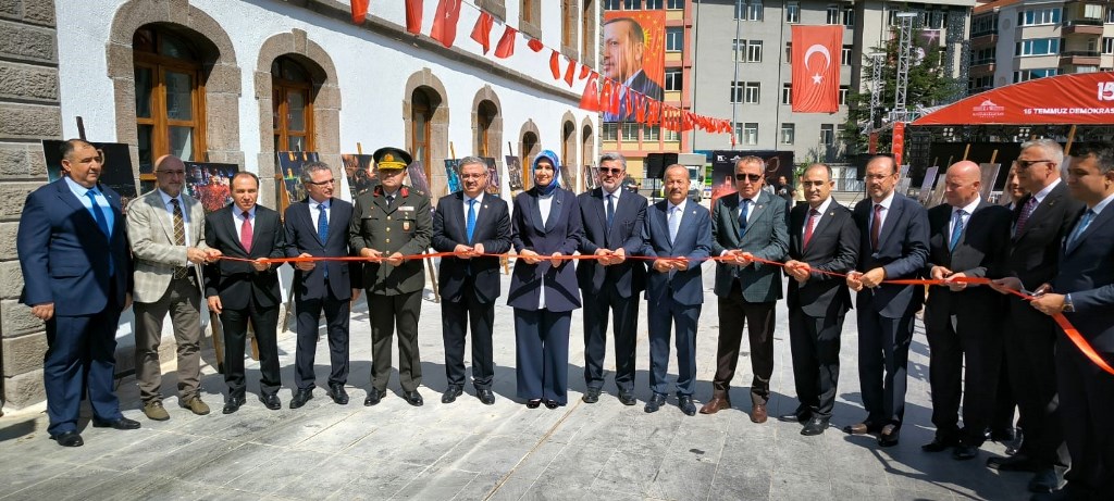 "15 TEMMUZ, ONURLANMAMIZI TEKRAR TEKRAR HİSSETMEMİZİ SAĞLAYAN BİR GECEDİR"