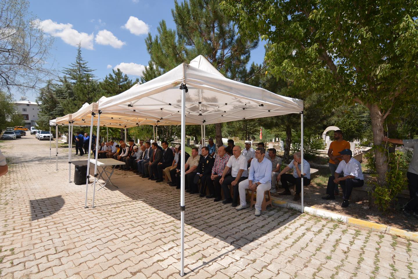 SANDIKLI'DA 15 TEMMUZ PROGRAMININ İLK ADRESİ  ŞEHİTLİKLER OLDU