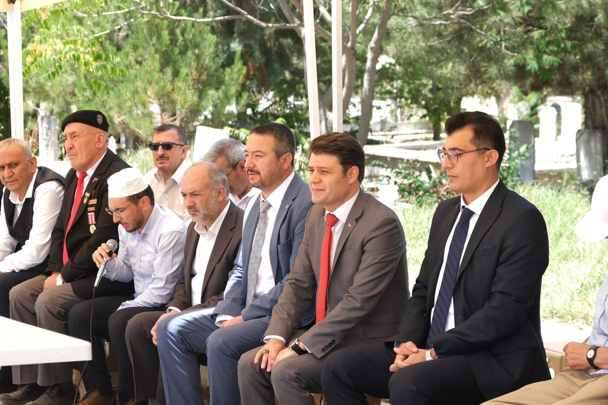 SANDIKLI'DA 15 TEMMUZ PROGRAMININ İLK ADRESİ  ŞEHİTLİKLER OLDU