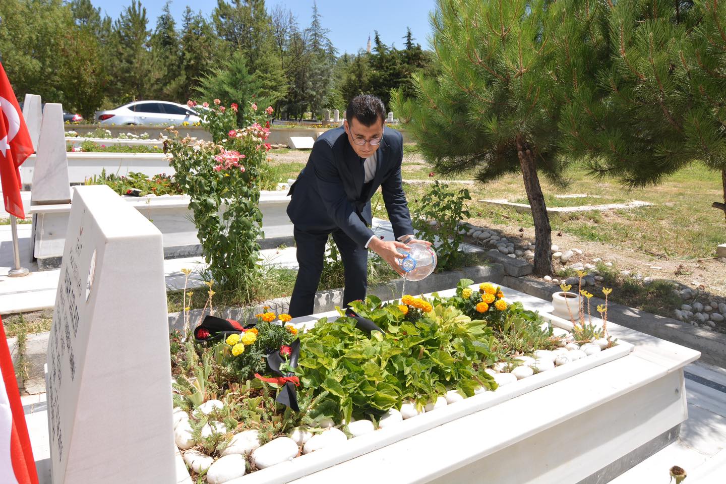 SANDIKLI'DA 15 TEMMUZ PROGRAMININ İLK ADRESİ  ŞEHİTLİKLER OLDU