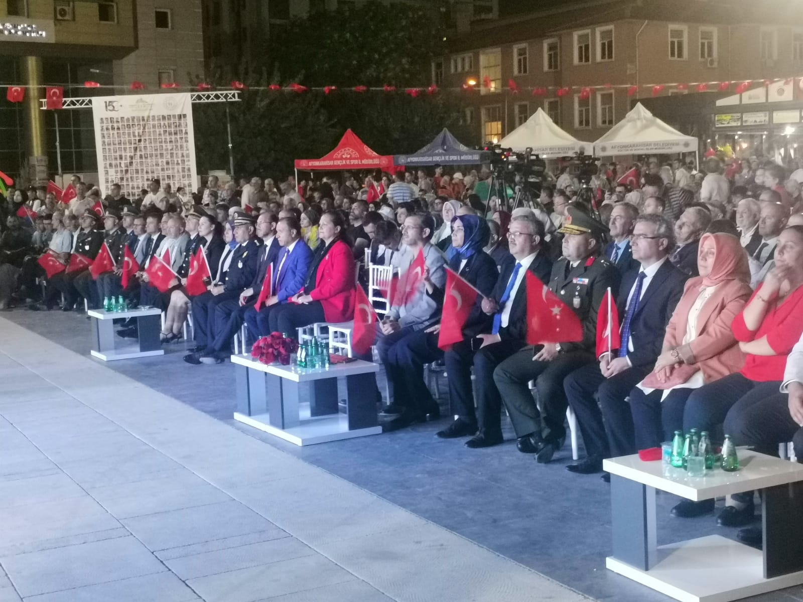 AFYONKARAHİSAR'DA 15 TEMMUZ DESTANSI  MÜCADELEDEV EKRANLARDA  CANLANDIRILDI