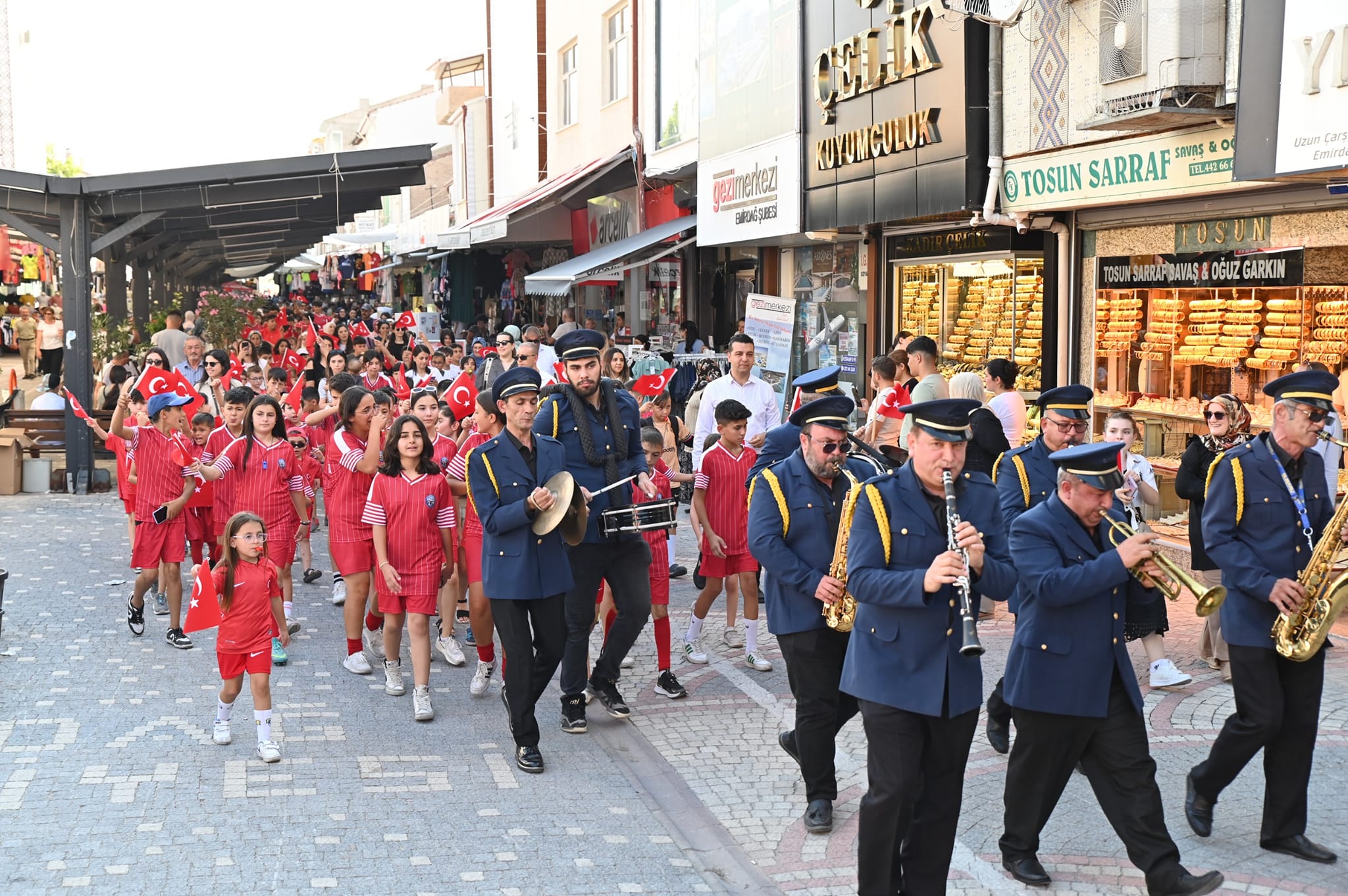 EMİRDAĞ BELEDİYESİ YAZ SPOR OKULLARI İÇİN GÖRKEMLİ AÇILIŞ
