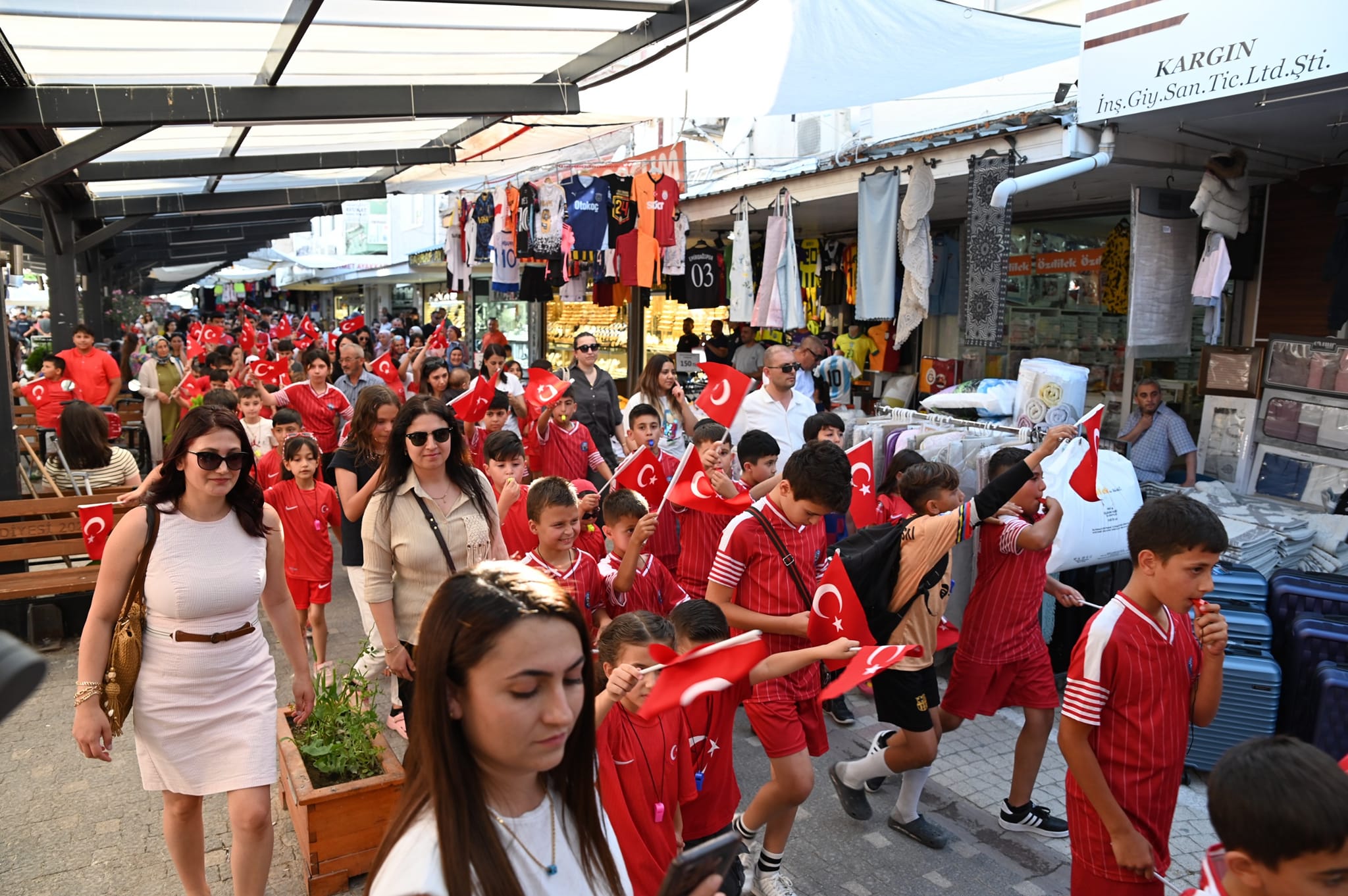 EMİRDAĞ BELEDİYESİ YAZ SPOR OKULLARI İÇİN GÖRKEMLİ AÇILIŞ