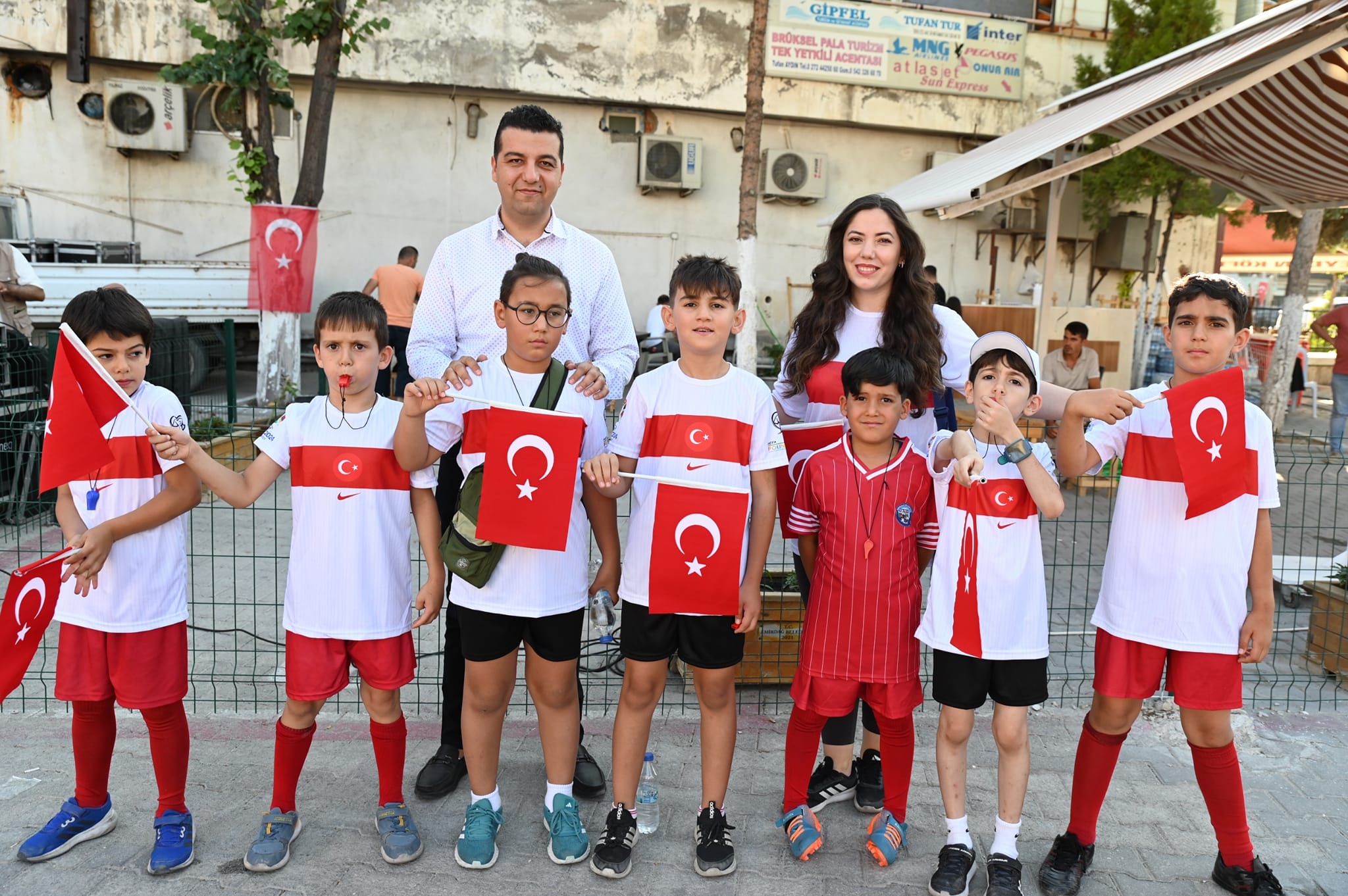 EMİRDAĞ BELEDİYESİ YAZ SPOR OKULLARI İÇİN GÖRKEMLİ AÇILIŞ