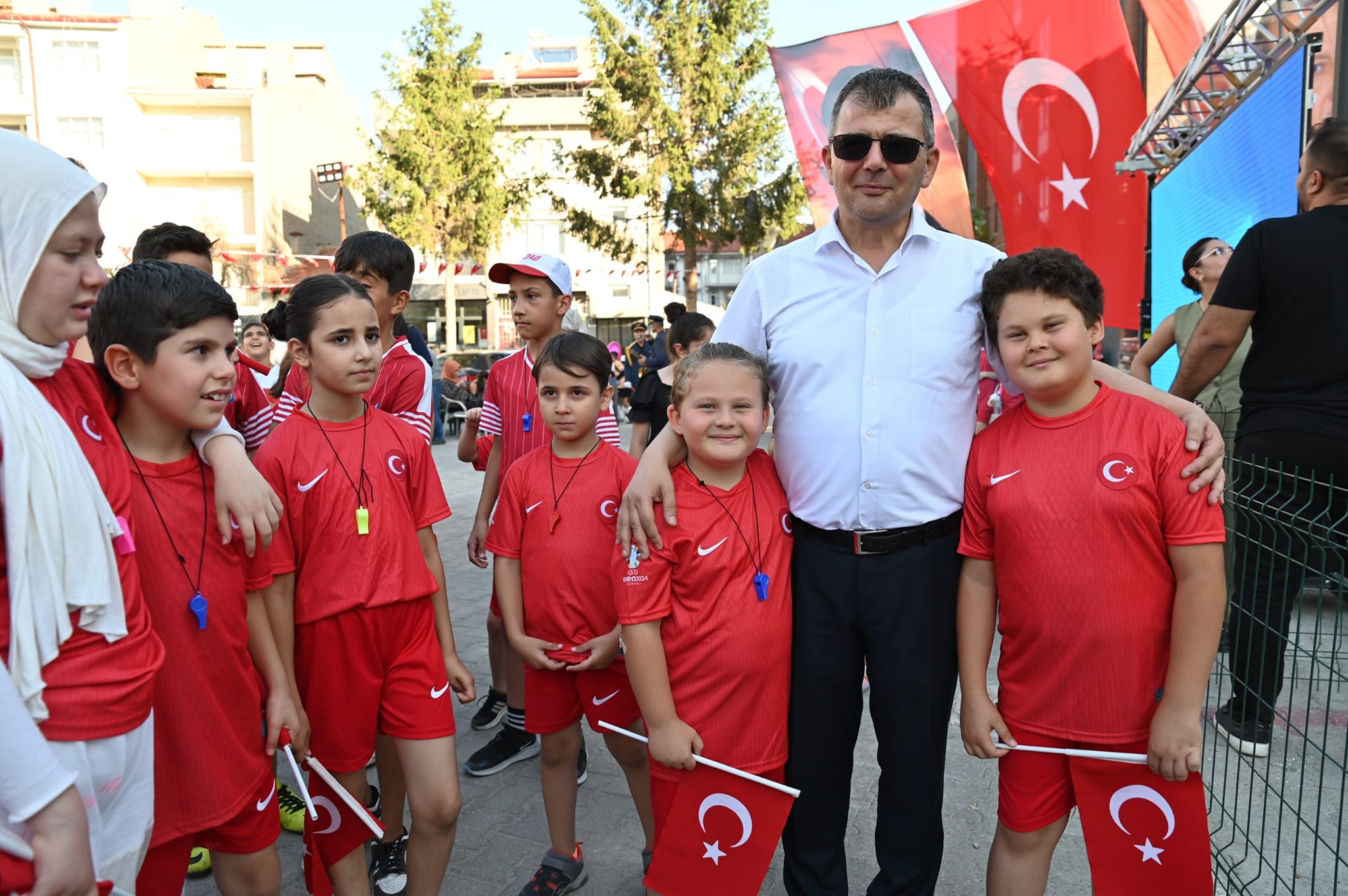 EMİRDAĞ BELEDİYESİ YAZ SPOR OKULLARI İÇİN GÖRKEMLİ AÇILIŞ
