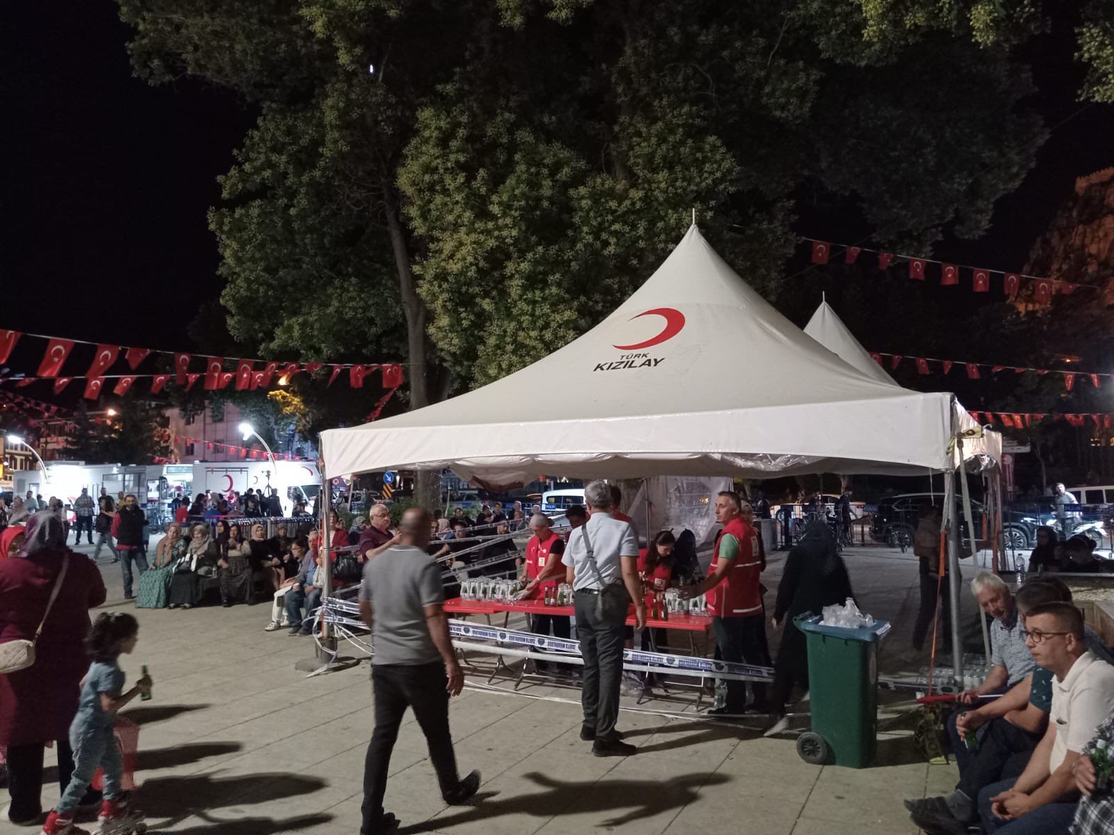 Kentte Türk Kızılay’ı Gönülleri Fethetti