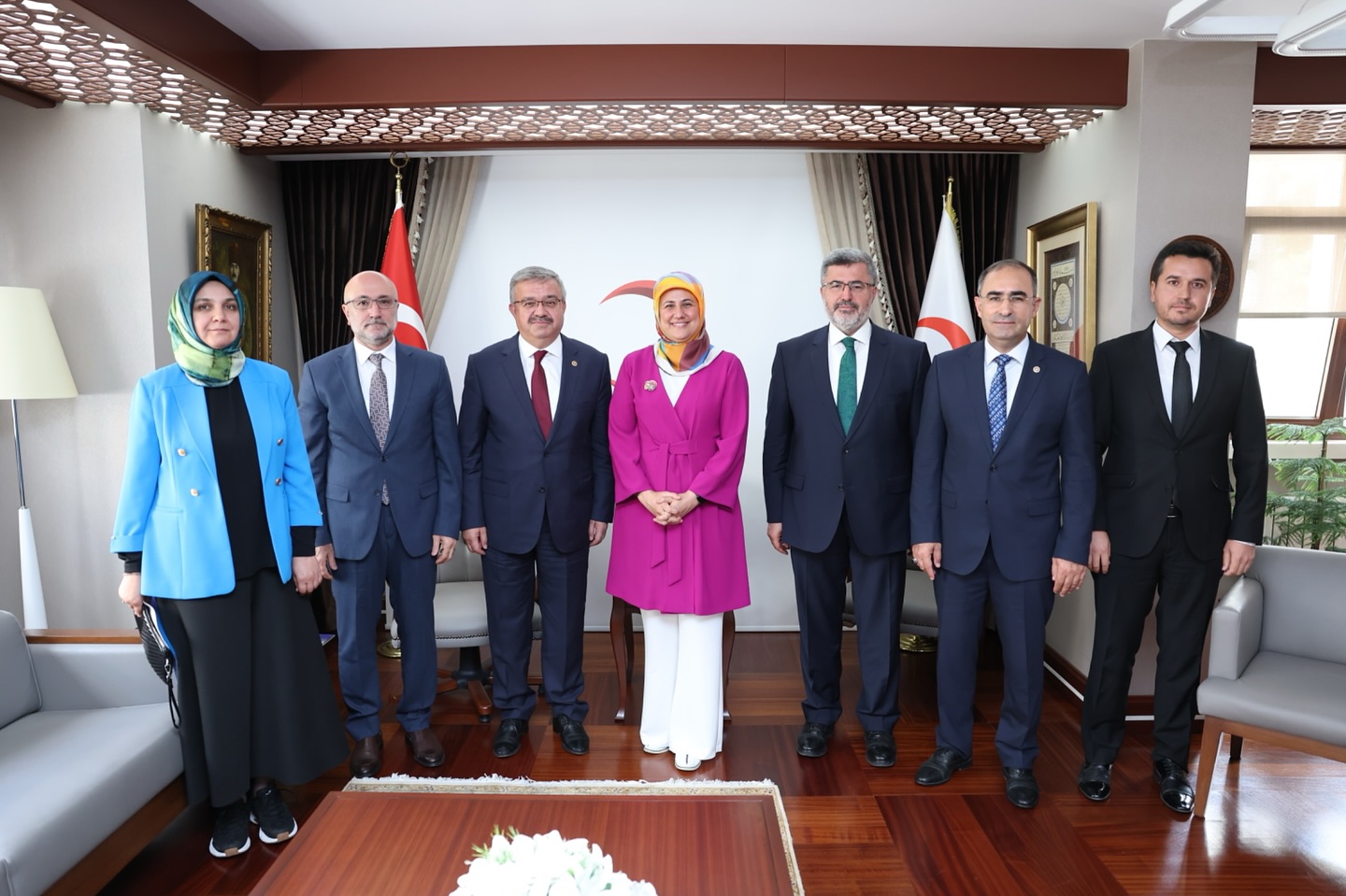Ak Parti Heyeti, Kızılay Başkanı Yılmaz’ı Ziyaret Etti