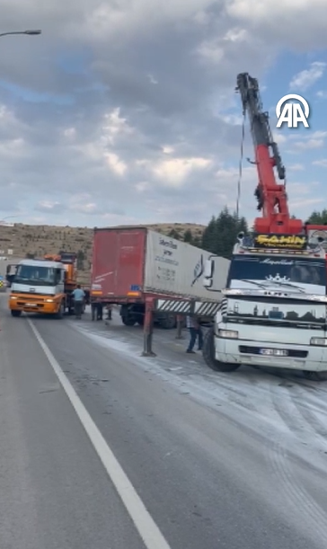 KARAHİSAR TÜNELİ GİRİŞİNDE KAZA!