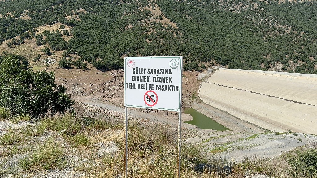 YEDİKAPI BARAJI GÖLETİ KURUMA NOKTASINA GELDİ
