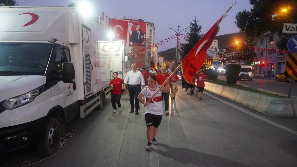 15 TEMMUZ ŞEHİTLERİNİ ANMA SANCAK KOŞUSU AFYON'DA DÜZENLENDİ