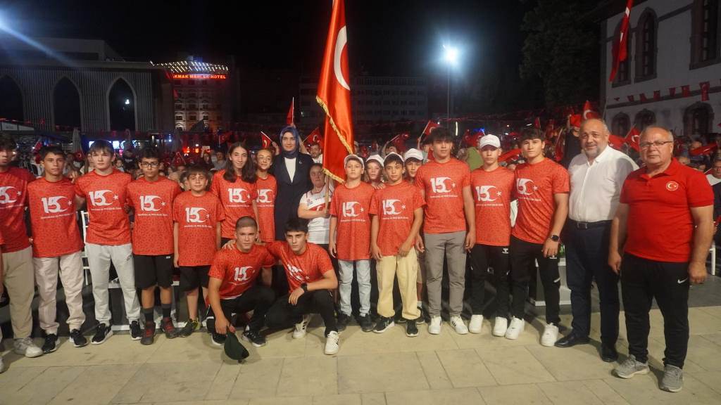 15 TEMMUZ ŞEHİTLERİNİ ANMA SANCAK KOŞUSU AFYON'DA DÜZENLENDİ