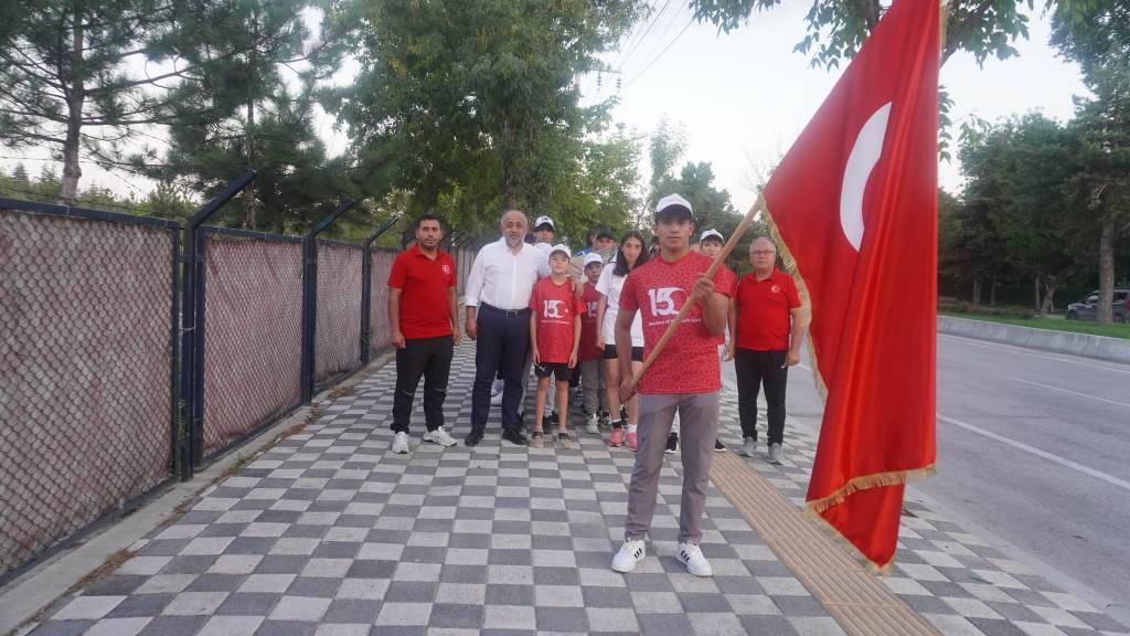15 TEMMUZ ŞEHİTLERİNİ ANMA SANCAK KOŞUSU AFYON'DA DÜZENLENDİ