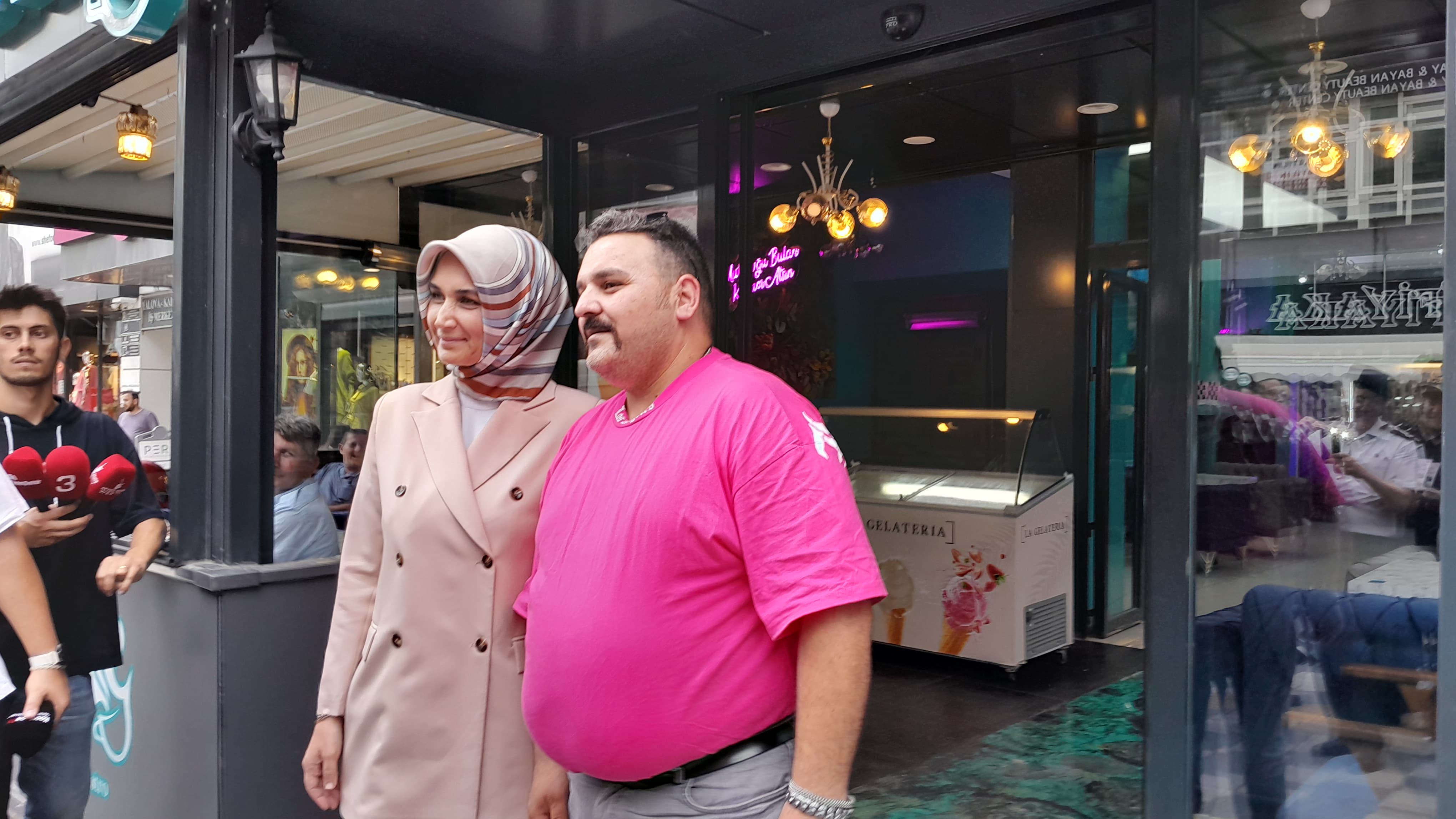 Devlet Ana Sevgi Yolu Esnafıyla Kucaklaştı