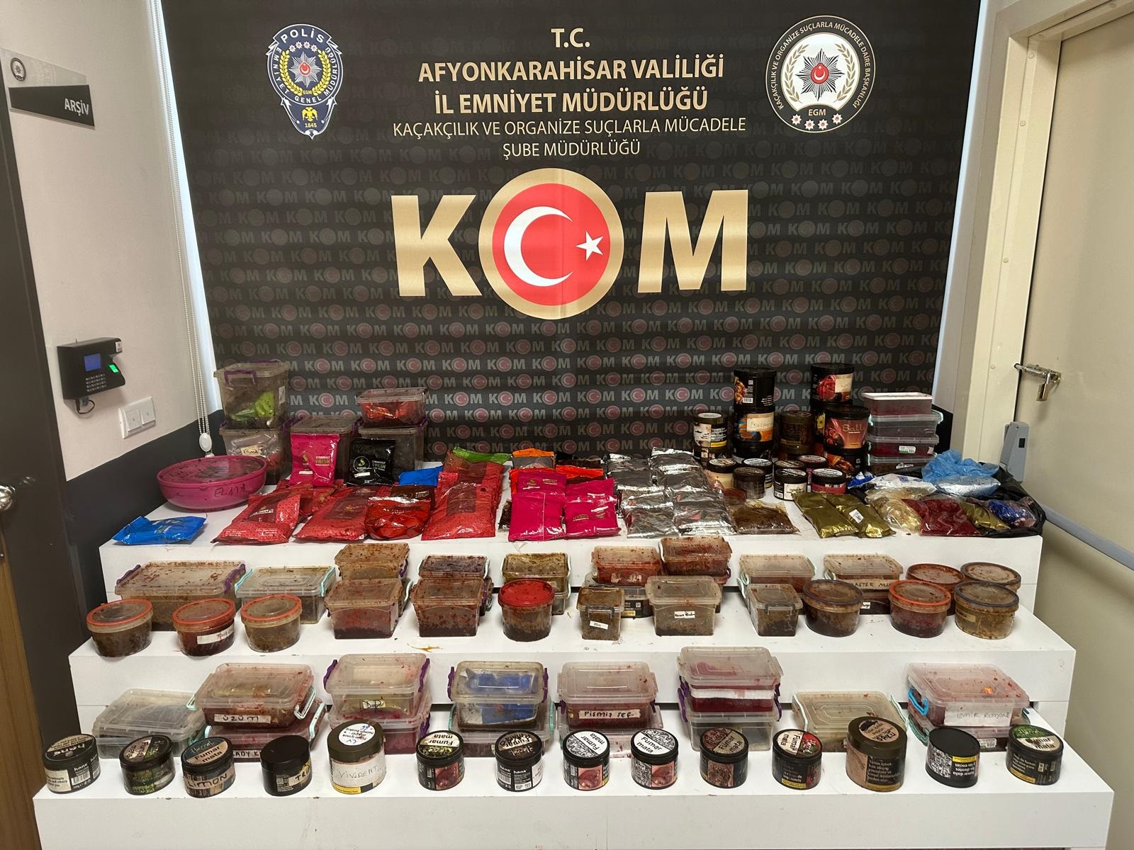 Afyonkarahisar'da Kaçakçılık Baskını: 3 İş Yerinde Arama Gerçekleştirdi!