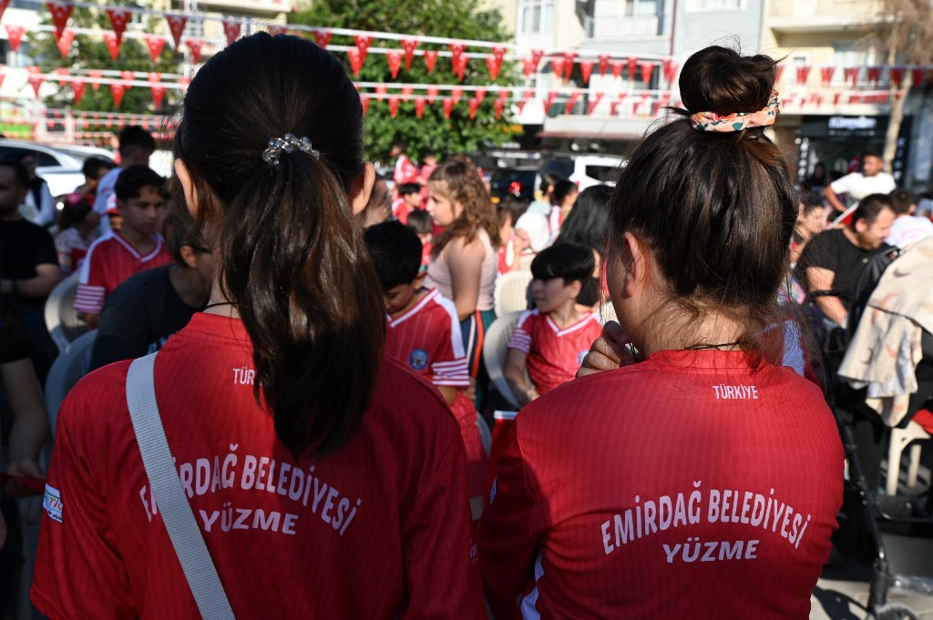 EMİRDAĞ BELEDİYESİ YAZ SPOR OKULLARI İÇİN GÖRKEMLİ AÇILIŞ