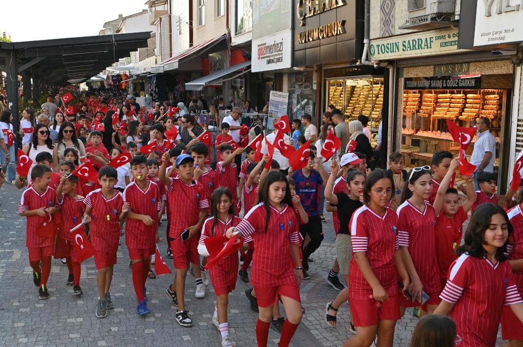 EMİRDAĞ BELEDİYESİ YAZ SPOR OKULLARI İÇİN GÖRKEMLİ AÇILIŞ