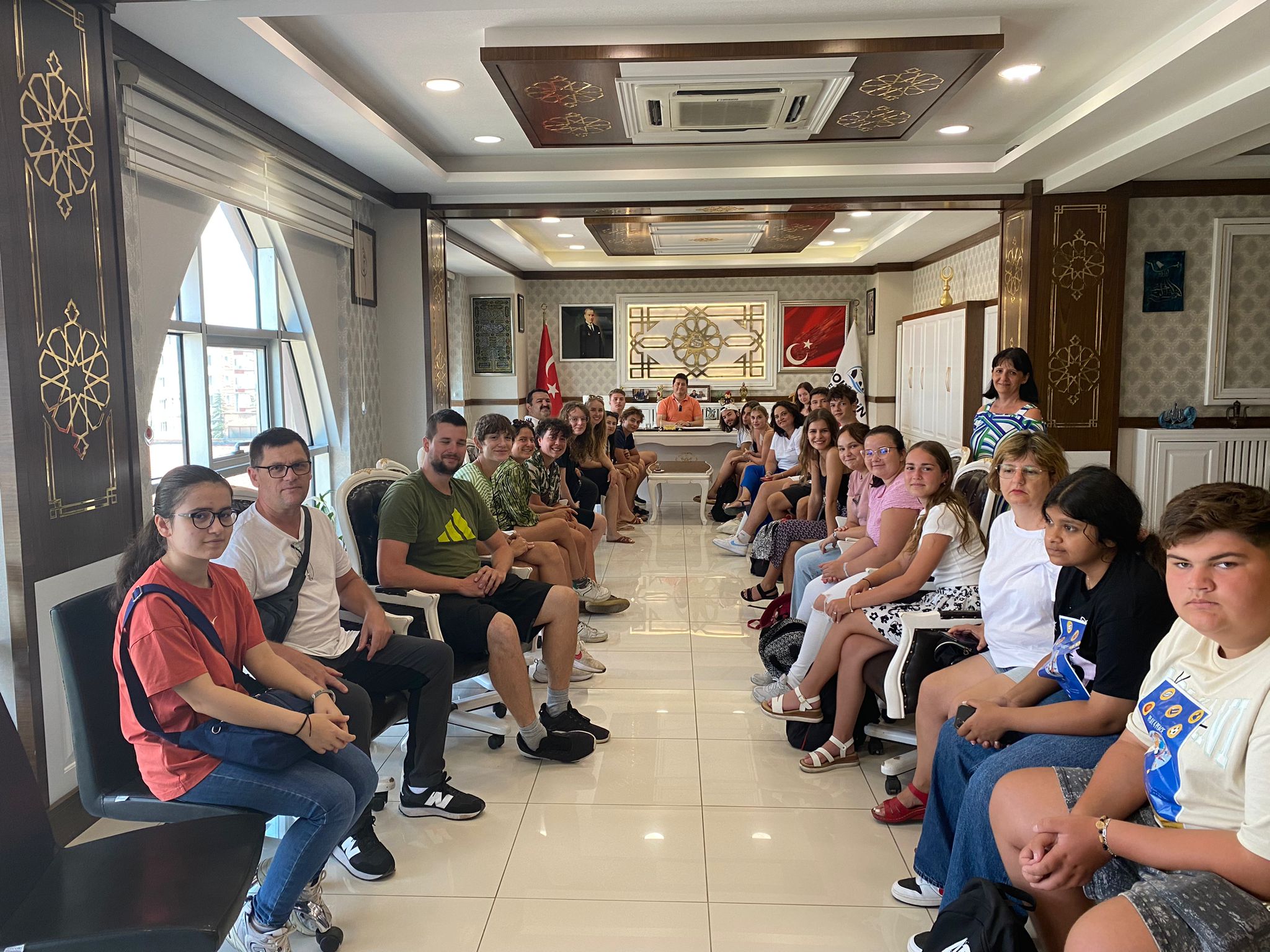 Başkan Aynacı, Uluslararası Ekibi Ağırladı