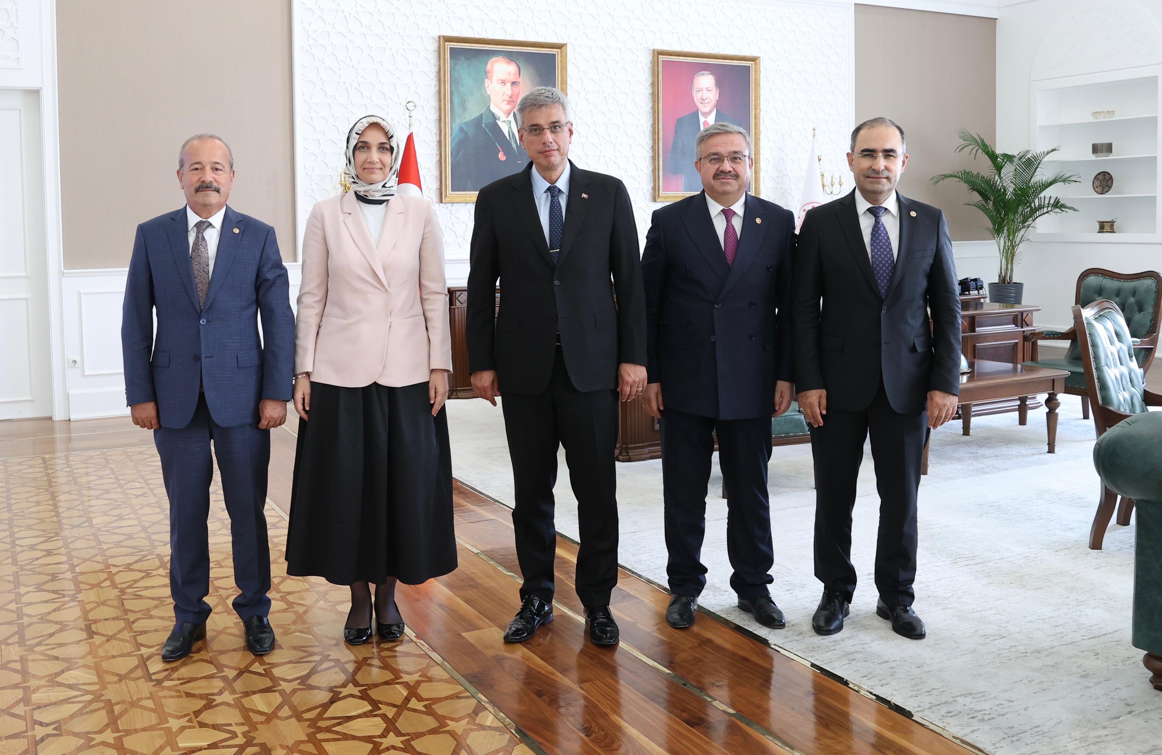 Afyon’un Sağlığı Görüşüldü Vali Yiğitbaşı Bakan Memişoğlu’nu Ziyaret Etti