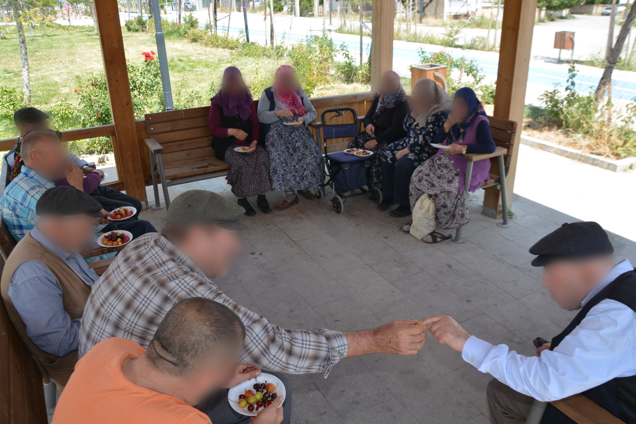 Sandıklı Çınaraltı Alzheimer Gündüz Yaşam Konağı’nda Keyifli Piknik Etkinliği