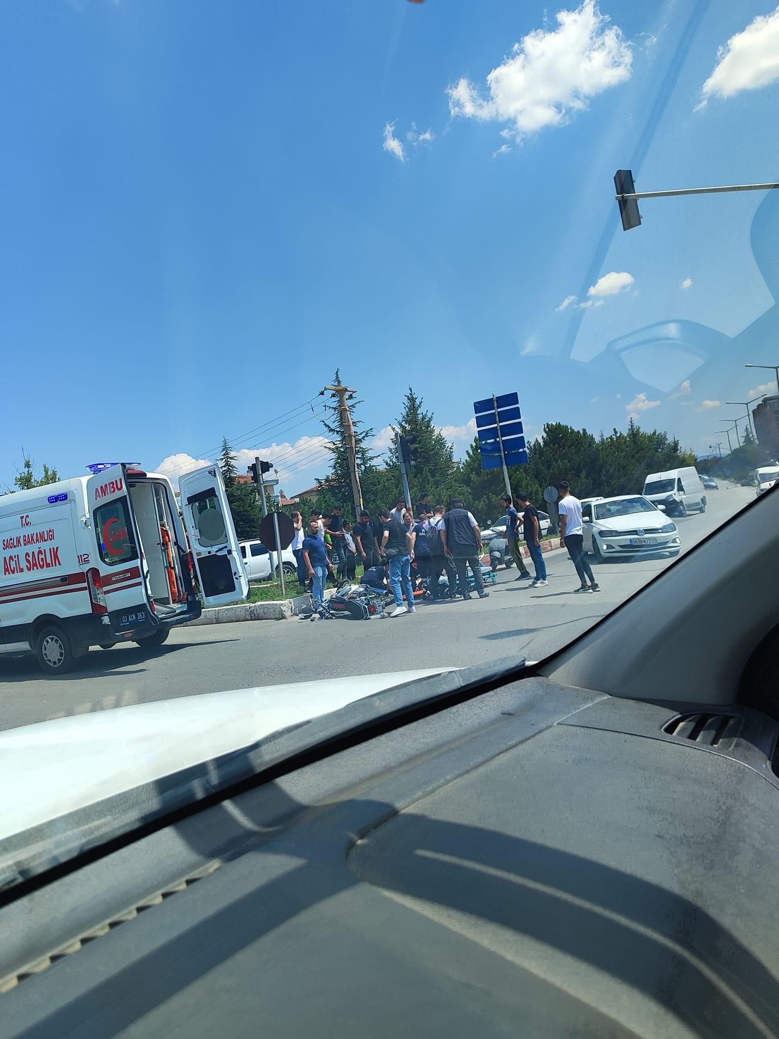 Afyonkarahisar Efeler Kavşağı'nda Feci Kaza: Motosiklet sürücüsü ağır yaralı