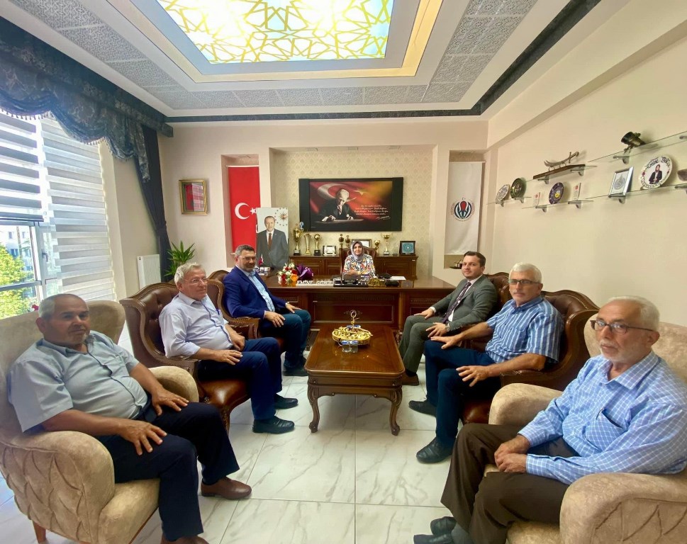 "SİYASET TOPLUMUN SORUNLARINI ÇÖZMELİ"
