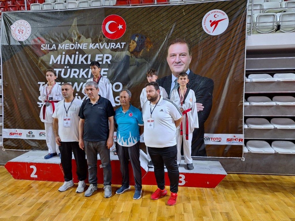 TAEKWONDO ŞAMPİYONASI'NDA AFYONKARAHİSARLI SPORCU ÜÇÜNCÜ OLDU